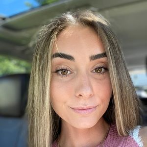 Meet your Posher, Alicia